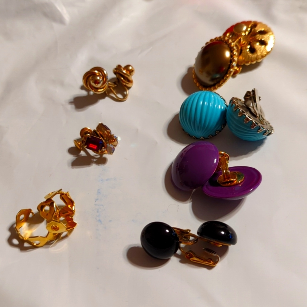 7 PAIRS VINTAGE CLIP ON EARRINGS